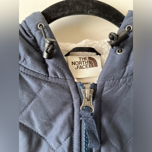 North Face Men’s Navy Blue Quilted Zip-Up Jacket with Sherpa lining size Medium - Picture 2 of 9